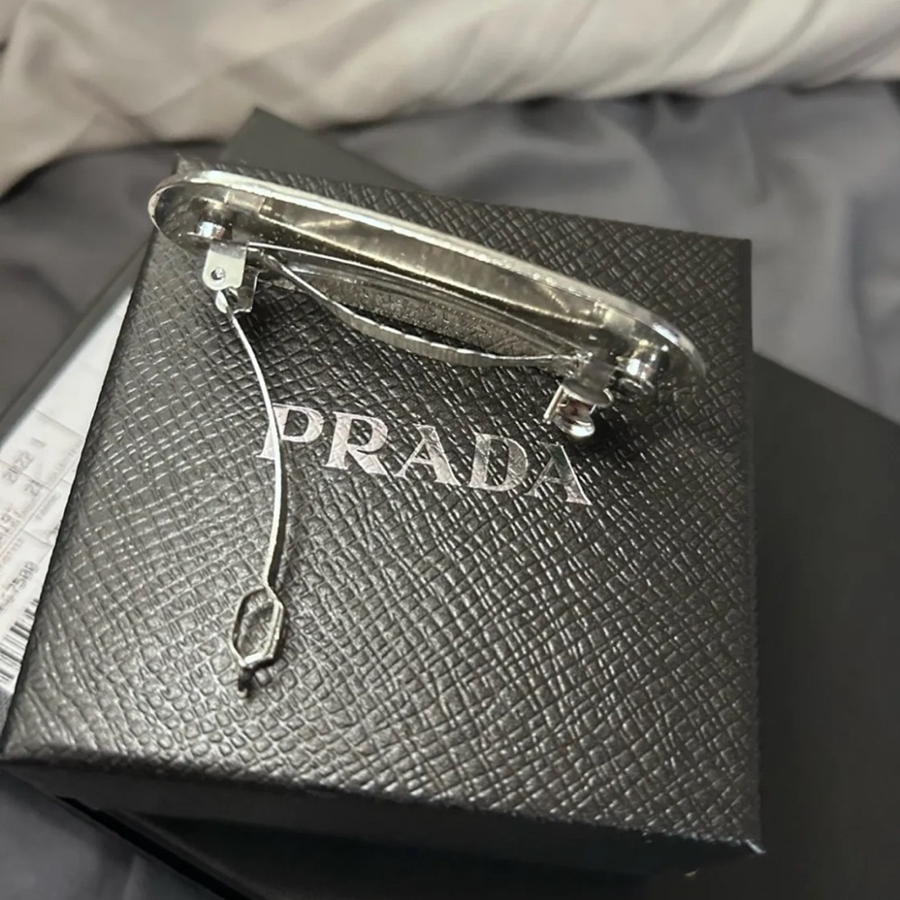 Authentic PRADA Logo hair clip - Picture 4 of 8